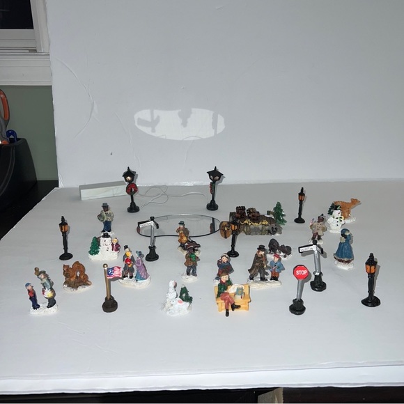 Cobblestone Corners 2002 Boat Dock + Christmas Village Figurines unbranded 27pcs - Picture 2 of 11